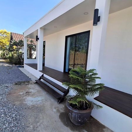 Apartamento Homlomchomsuan หอมลมชมสวน Ban Mai  Exterior foto