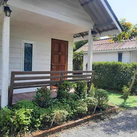 Apartamento Homlomchomsuan หอมลมชมสวน Ban Mai  Exterior foto